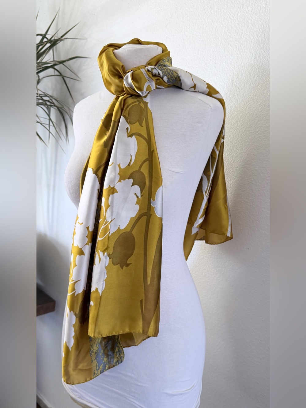 Scarf Silk Feel Versatile New size 32x74 inches